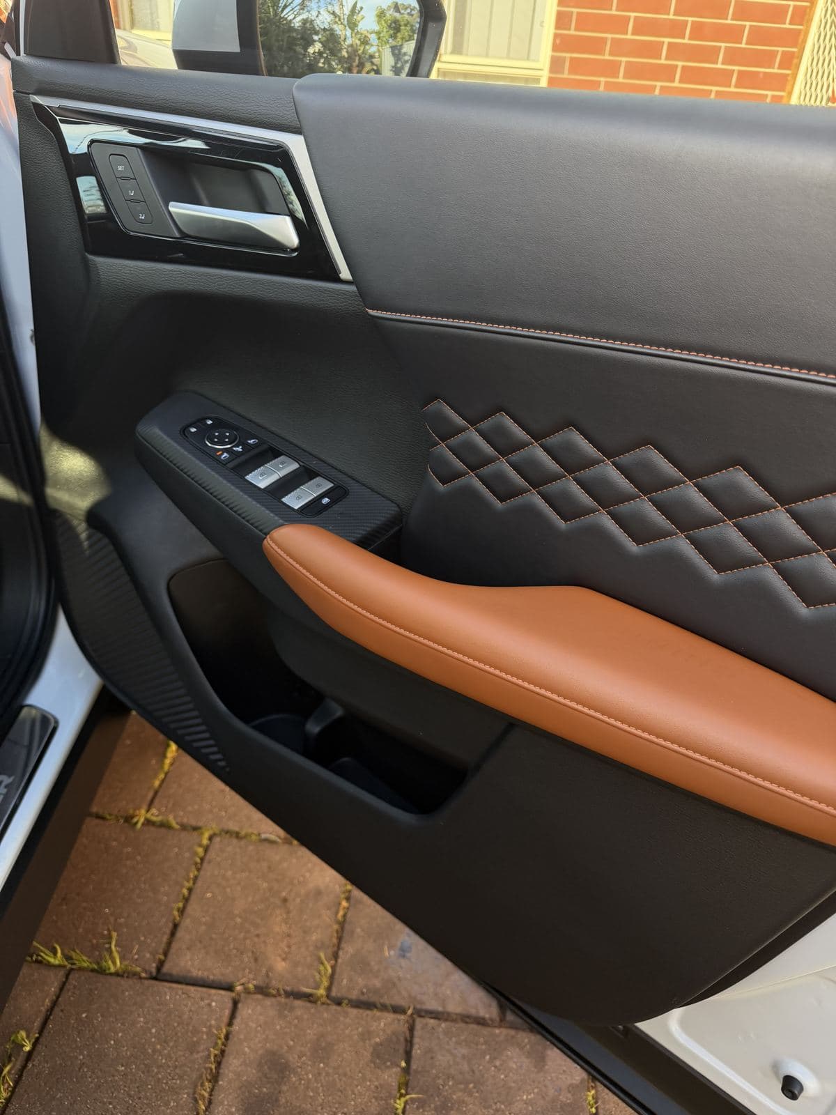 Door trim and leather detailed